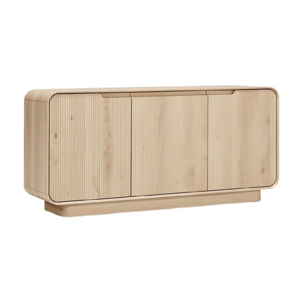 "Moderne Houten Dressoir met Strakke Lijnen en Drie Deuren"